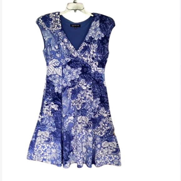 Jones New York Dresses & Skirts - Jones New York floral fit & flare dress w stretch & shoulder pads 10